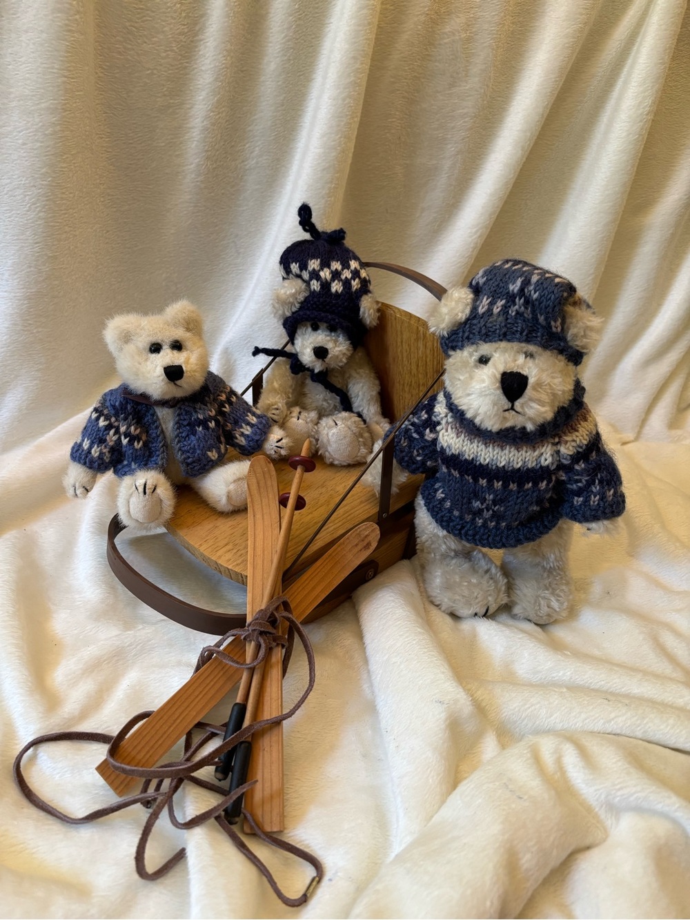 Set of 3 winter Boyd’s bears with accessories